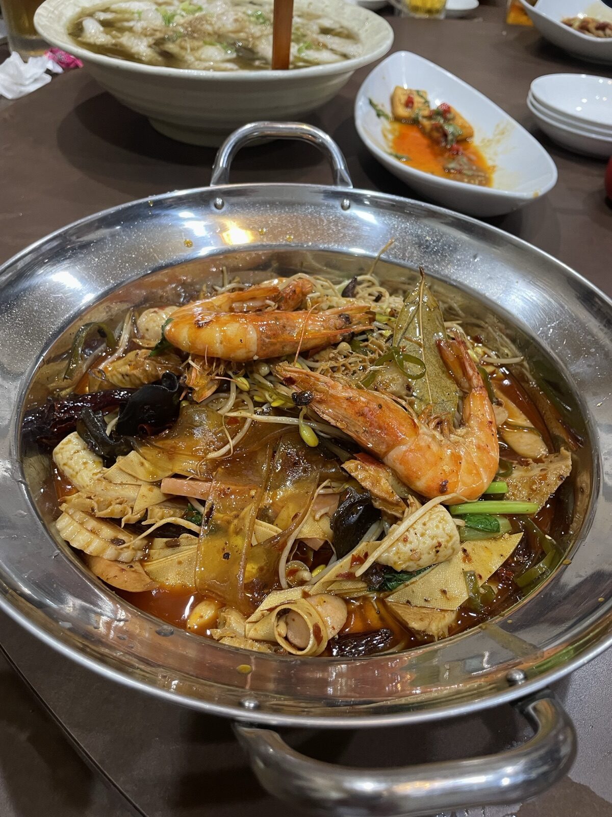 一家人の麻辣海鮮鍋（エビ・キノコ・豆腐の四川風辛味鍋）