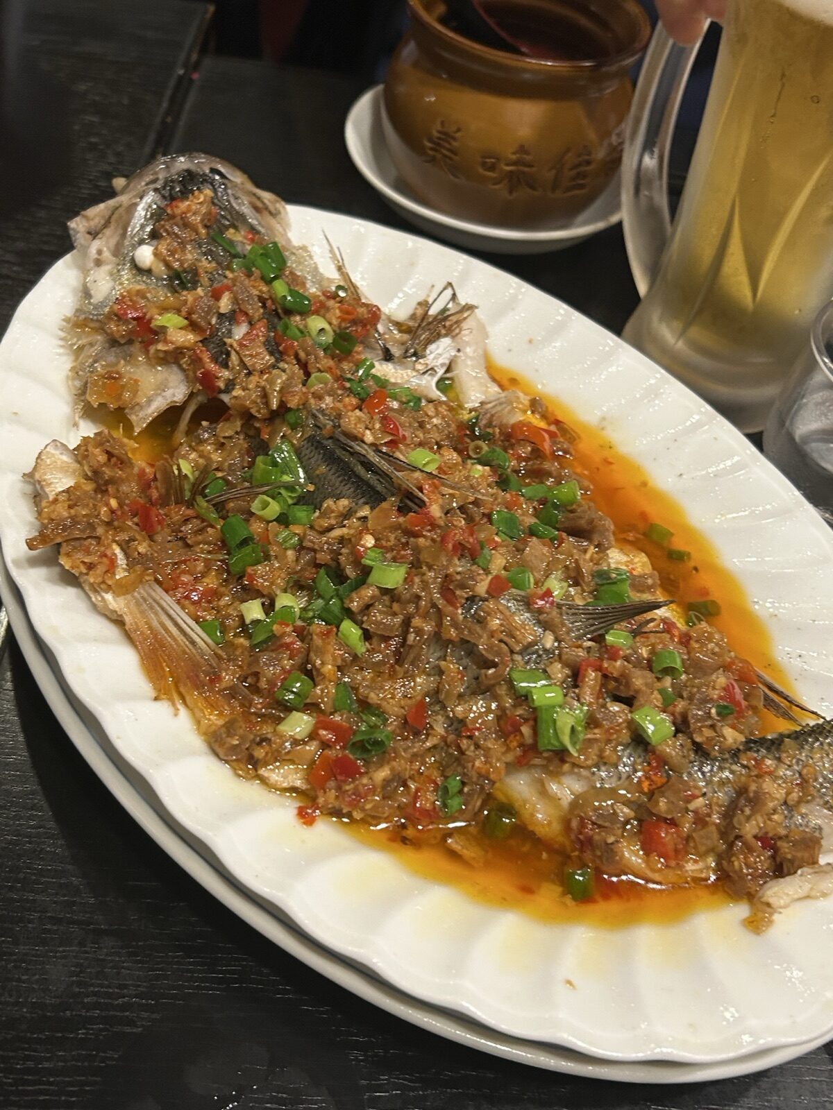 龍艶閣の剁椒魚頭（チリと発酵調味料の蒸し魚）