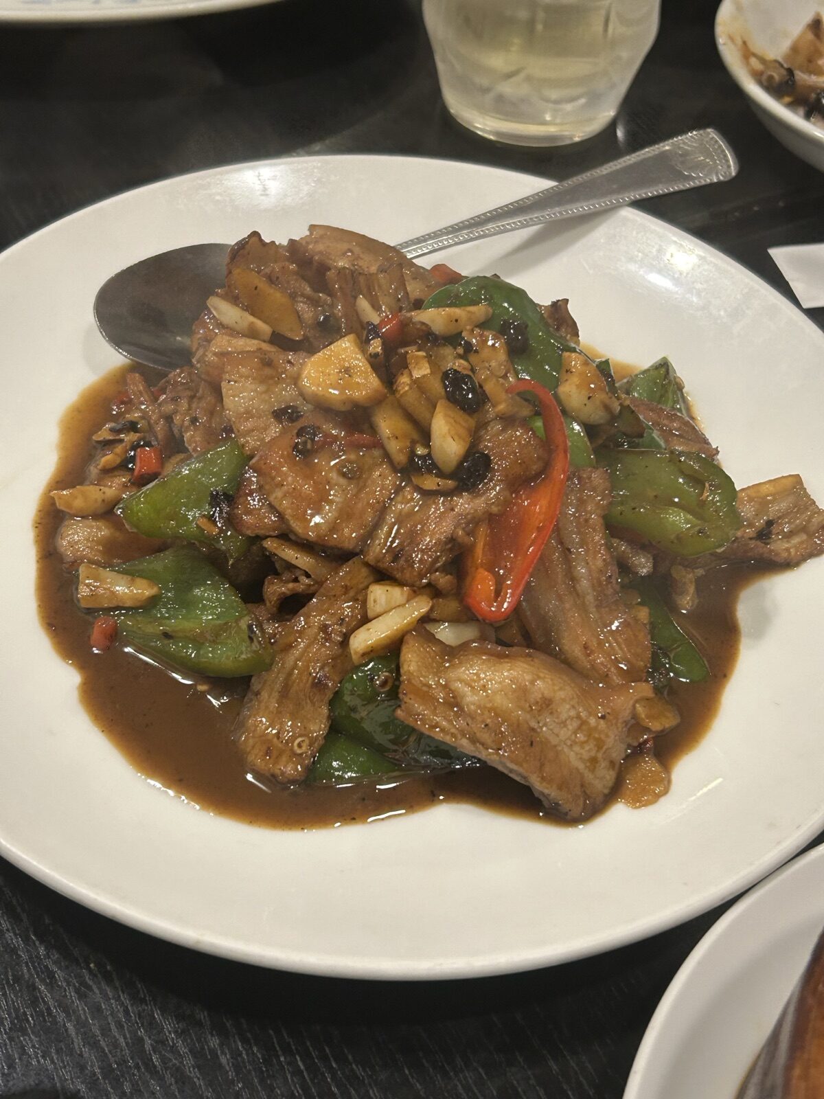 龍艶閣の青ピーマンと豚肉の炒め物