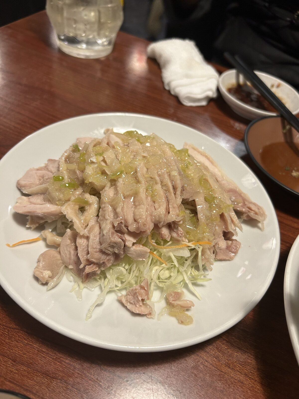 馬さん餃子酒場の葱油鶏（蒸し鶏のネギ油かけ）