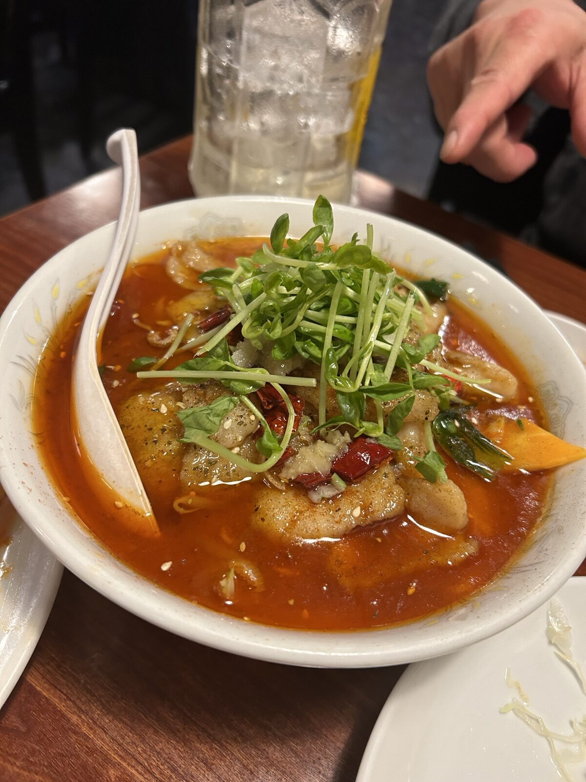 馬さん餃子酒場の水煮魚（四川風の辛い赤いスープ）