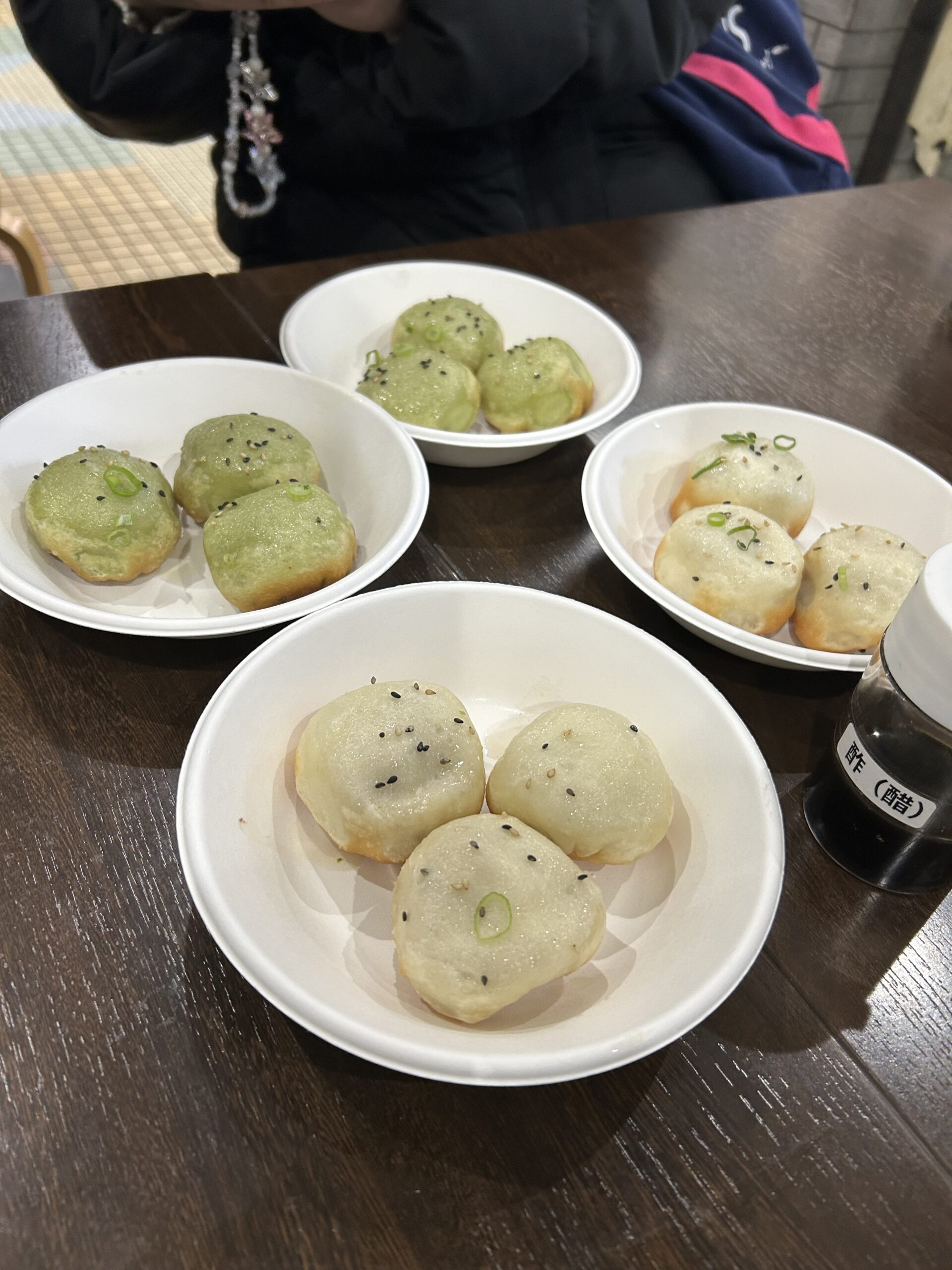 南京町の焼小籠包3種（上海焼小籠包プレーン2皿＋翡翠焼小籠包1皿の食べ比べ）
