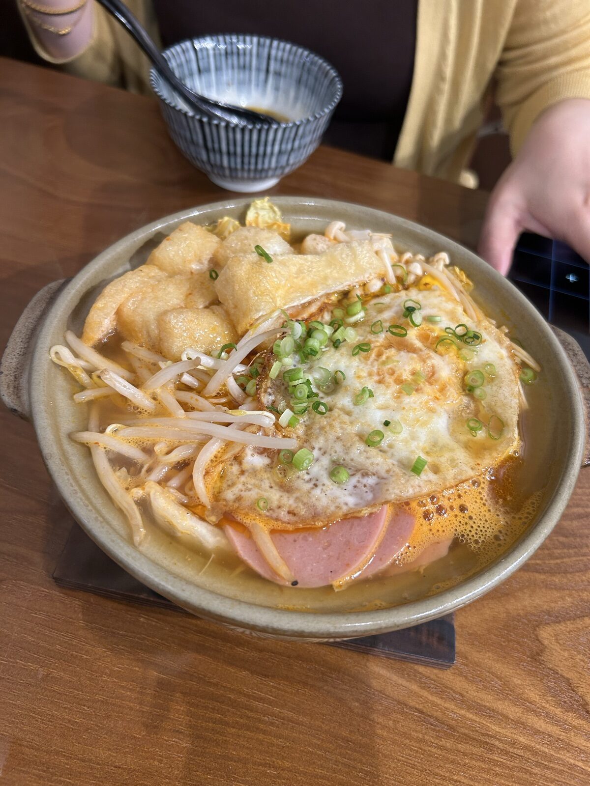 ロージ ワンタンヤの秘製粉絲煲（春雨煮込み土鍋・卵・もやし・ハム・油揚げ）