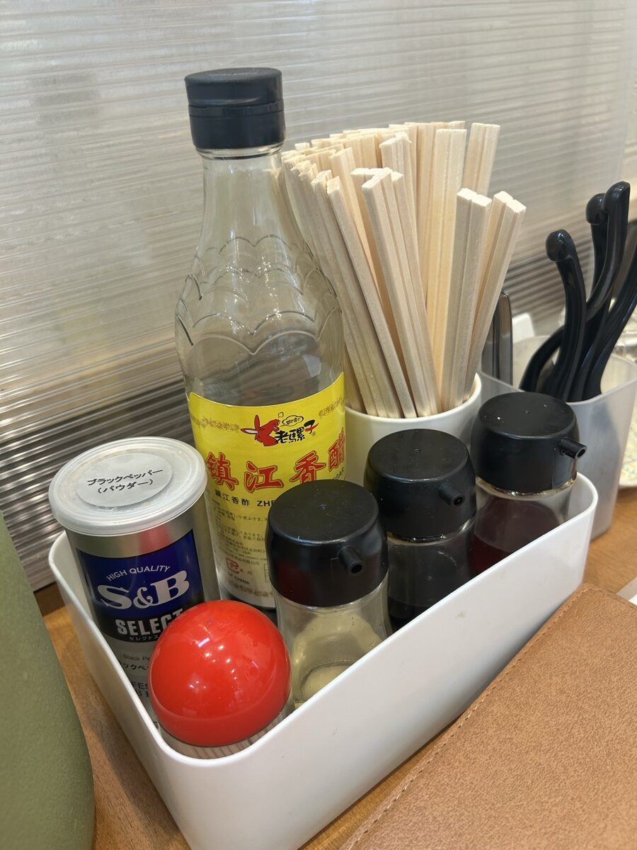激旨麺厨房 劉 卓上の鎮江香酢